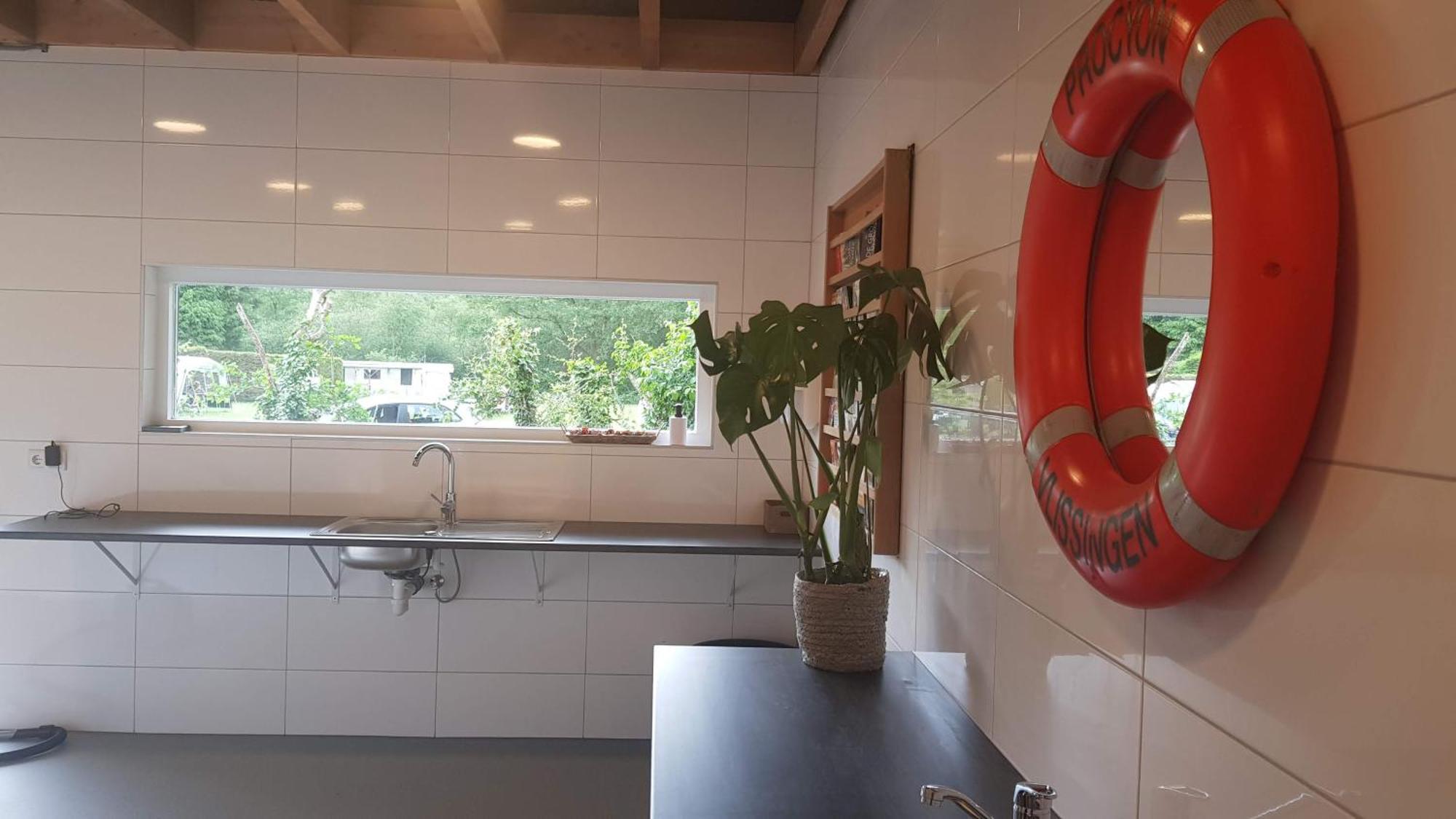 Basic ingerichte vouwwagen op camping Westenenk Wijster Buitenkant foto